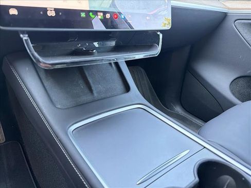 Used 2024 Tesla Model Y Long Range AWD/4WD image 21
