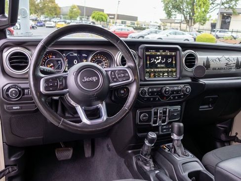 Used 2020 Jeep Gladiator Overland image 16