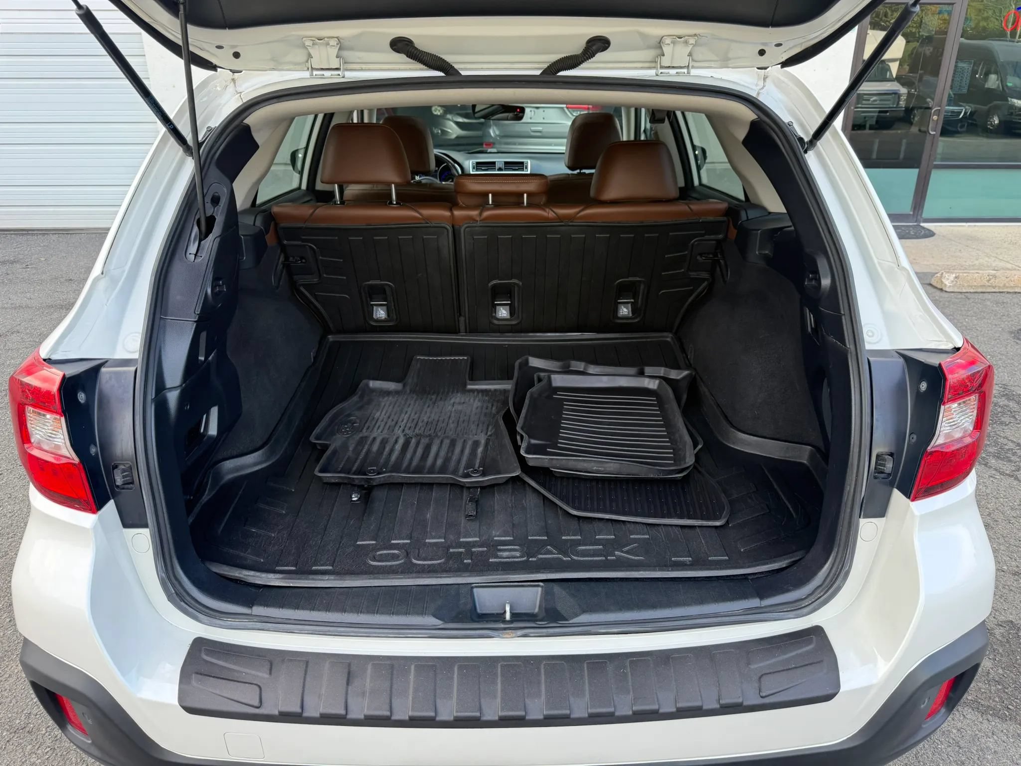 Used 2019 Subaru Outback 3.6R Touring AWD/4WD image 36