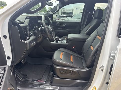 Used 2025 GMC Sierra 1500 AT4 w/ Technology Package AWD/4WD image 15
