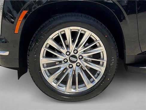 Used 2025 Cadillac Escalade Premium Luxury RWD image 10