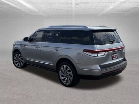 Used 2022 Lincoln Navigator Reserve AWD/4WD image 7