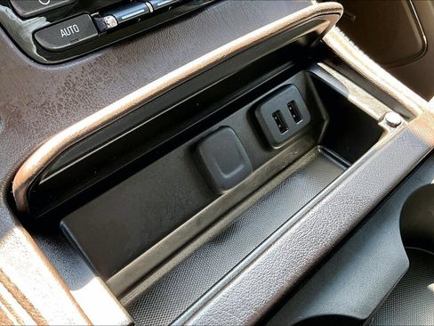 Used 2017 Chevrolet Suburban Premier AWD/4WD image 29