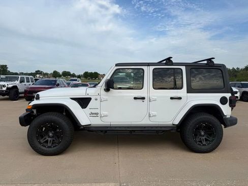 Used 2018 Jeep Wrangler Unlimited Sahara w/ LED Lighting Group AWD/4WD image 6