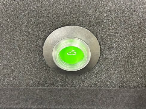 Used 2022 Mercedes-Benz SL 55 AMG 4MATIC w/ Driver Assistance Package image 34