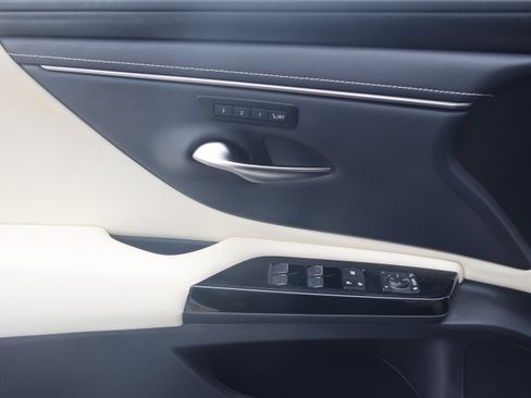 Used 2022 Lexus ES 350 w/ Premium Package FWD image 12