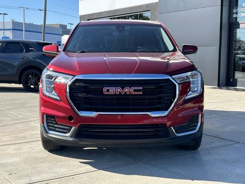 Used 2024 GMC Terrain SLE AWD/4WD image 2
