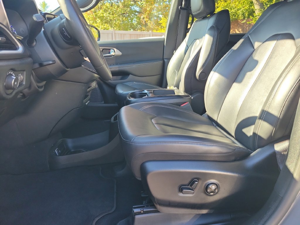 Used 2025 Chrysler Pacifica Select FWD image 27