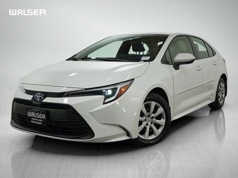 Used 2025 Toyota Corolla LE image 1