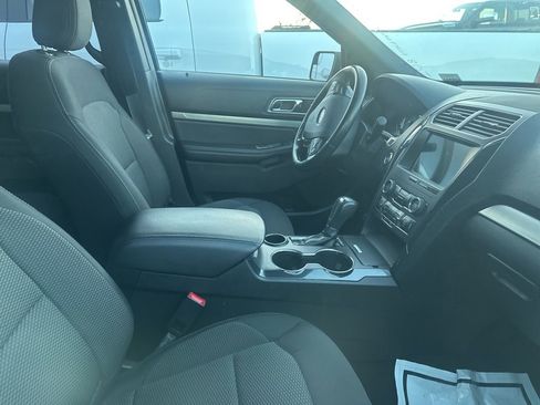 Used 2018 Ford Explorer XLT w/ Equipment Group 201A image 3