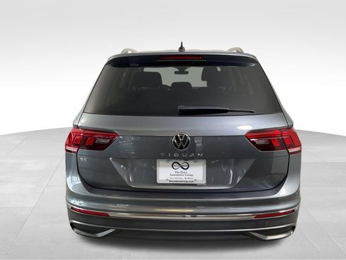 Used 2023 Volkswagen Tiguan SE w/ Panoramic Sunroof Package FWD image 8