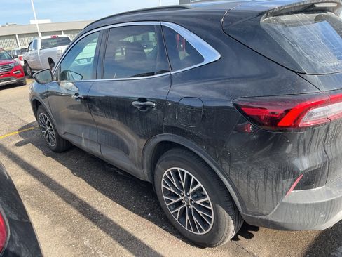 Used 2025 Ford Escape SE image 11