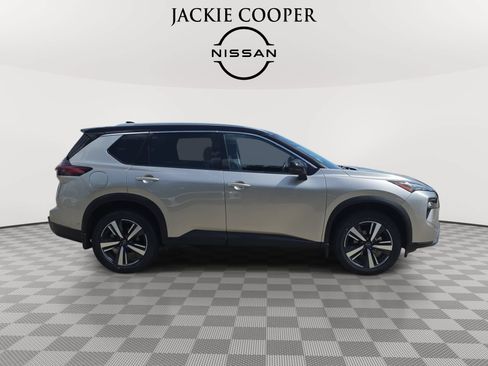 Used 2024 Nissan Rogue SL w/ SL Premium Package AWD/4WD image 4