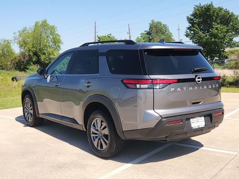 Used 2025 Nissan Pathfinder SV FWD image 7