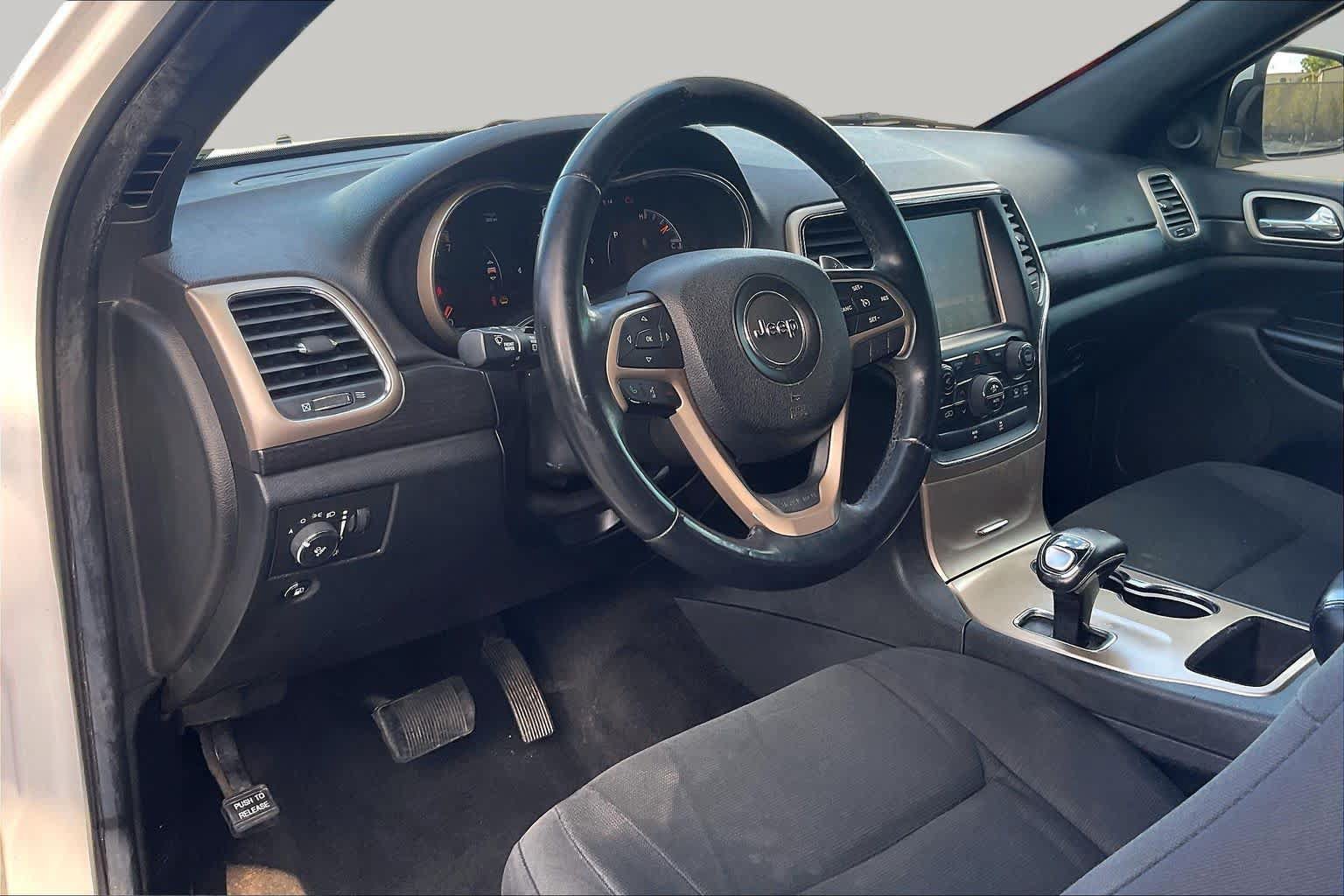 Used 2014 Jeep Grand Cherokee Laredo w/ 18" Wheel & 8.4" Radio Group RWD image 14
