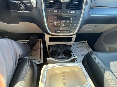 Used 2014 Chrysler Town & Country Touring-L w/ Driver Convenience Group FWD image 42