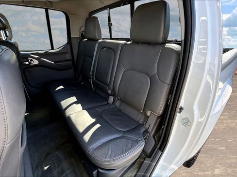 Used 2017 Nissan Frontier SL w/ Moonroof Package AWD/4WD image 25