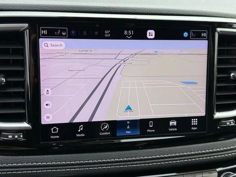 Used 2024 Chrysler Pacifica Limited w/ Uconnect Theater Family Group FWD image 26