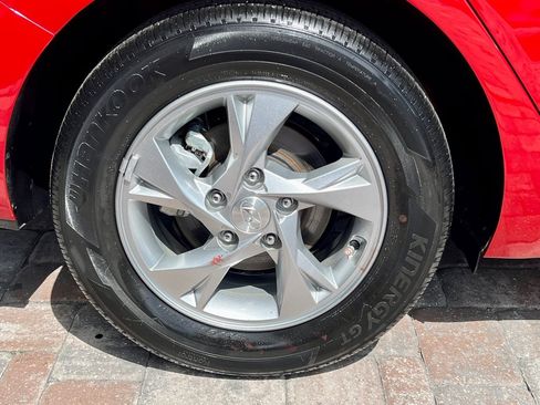 Used 2021 Hyundai Elantra SE FWD image 29