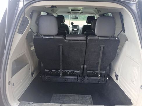 Used 2012 Chrysler Town & Country Touring w/ Entertainment Group #1 FWD image 17