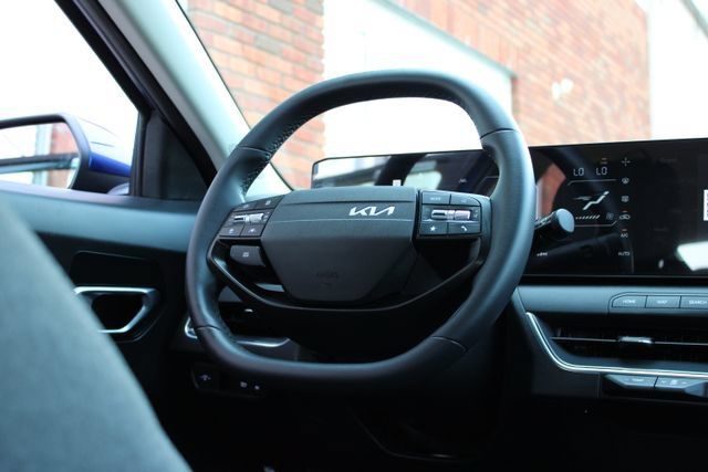 Used 2025 Kia K4 EX FWD image 36