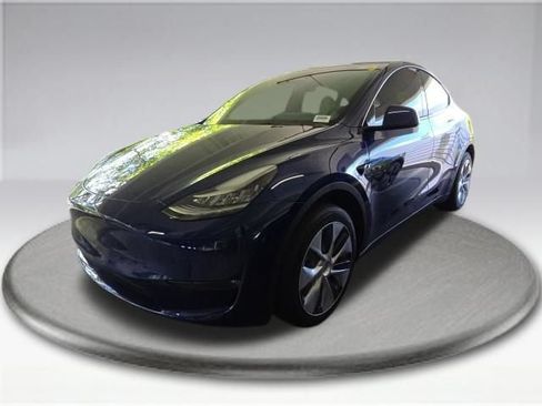 Used 2023 Tesla Model Y AWD image 12