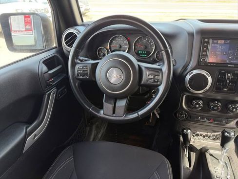 Used 2015 Jeep Wrangler Unlimited Sahara w/ Connectivity Group image 27