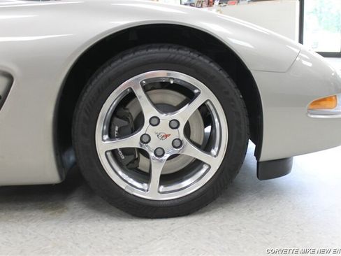 Used 2000 Chevrolet Corvette Convertible w/ Performance Handling Pkg RWD image 33