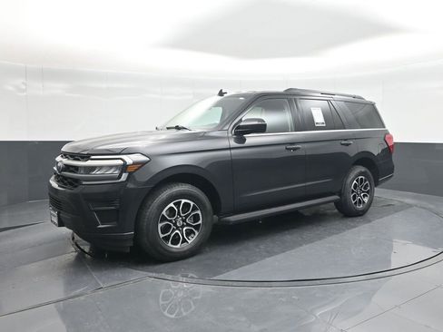 Certified 2024 Ford Expedition XLT image 32