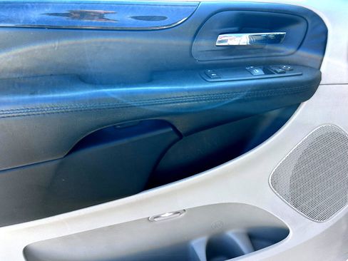 Used 2016 Dodge Grand Caravan SE w/ Quick Order Package 29E SE image 8