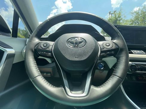 Used 2022 Toyota RAV4 XLE Premium AWD/4WD image 14