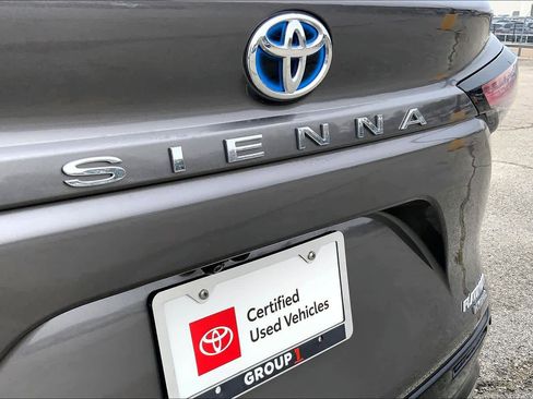Used 2023 Toyota Sienna Platinum image 10