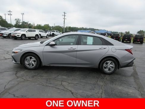 Used 2025 Hyundai Elantra SE FWD image 9