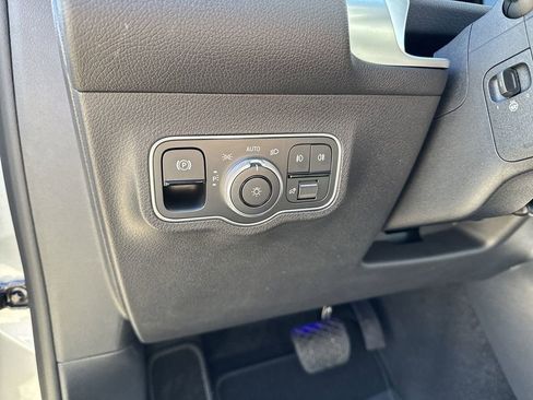 New 2025 Mercedes-Benz GLB 250 250 4MATIC image 16