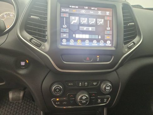 Used 2022 Jeep Cherokee Trailhawk w/ Trailer Tow Group AWD/4WD image 27