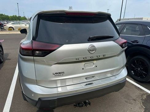 Used 2025 Nissan Rogue SV FWD image 6