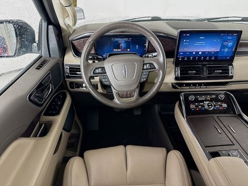 Used 2024 Lincoln Navigator Premiere AWD/4WD image 23