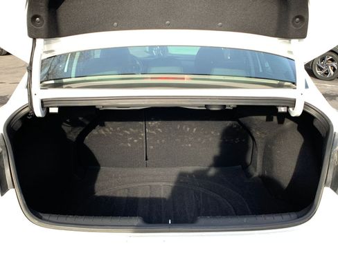 Used 2025 Hyundai Elantra Limited image 33