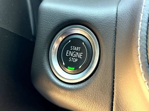 Used 2024 Chevrolet Suburban Z71 w/ Z71 Off-Road Package AWD/4WD image 17