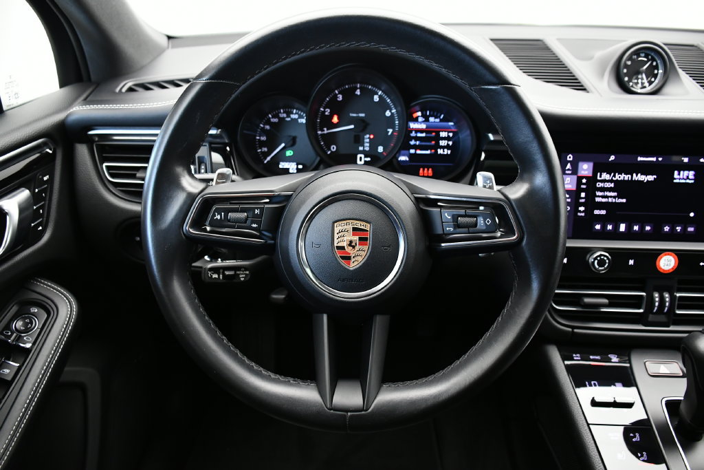Certified 2024 Porsche Macan AWD/4WD image 22