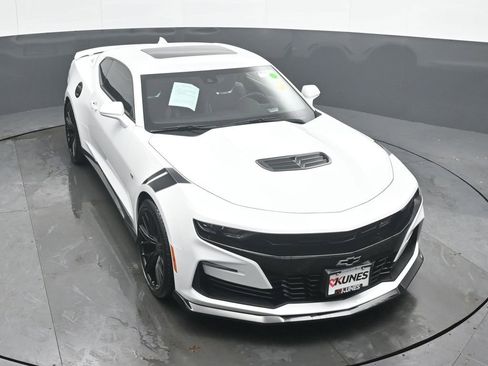 Used 2019 Chevrolet Camaro SS image 38