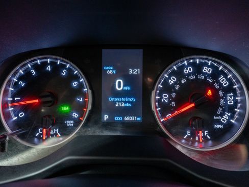 Used 2022 Toyota RAV4 LE image 22