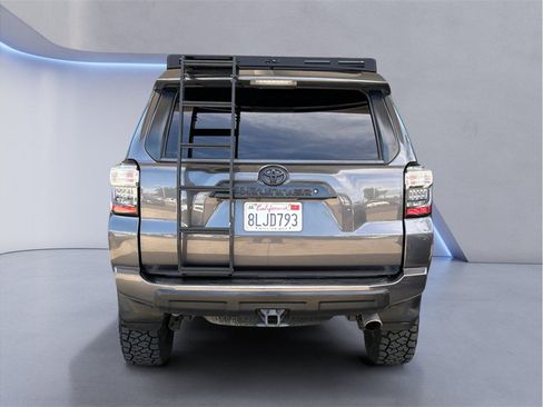 Used 2018 Toyota 4Runner TRD Off-Road Premium w/ Convenience Package AWD/4WD image 5