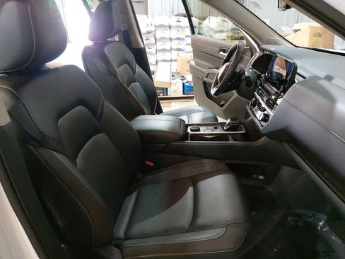 Used 2023 Nissan Pathfinder SL w/ SL Premium Package AWD/4WD image 10