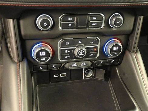 Used 2021 Chevrolet Tahoe RST AWD/4WD image 33