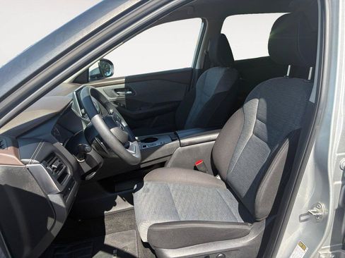 Used 2023 Nissan Rogue SV FWD image 9