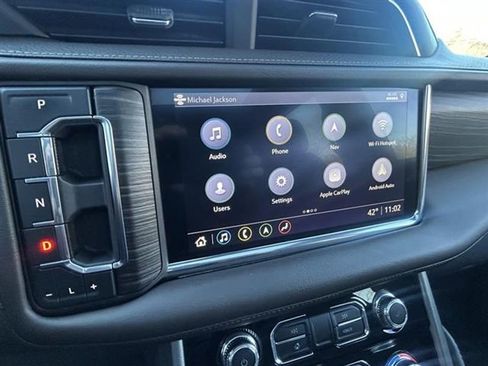 Used 2021 GMC Yukon XL Denali w/ Denali Premium Package image 18