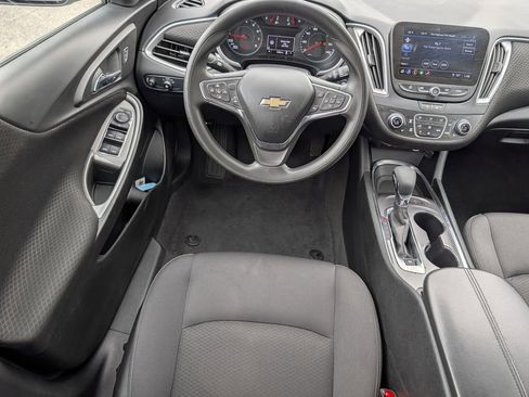 Used 2025 Chevrolet Malibu LT image 12