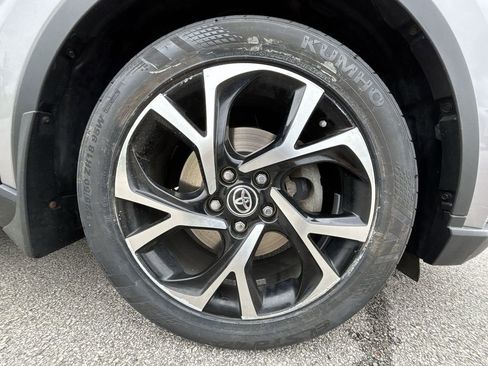 Used 2020 Toyota C-HR XLE FWD image 19