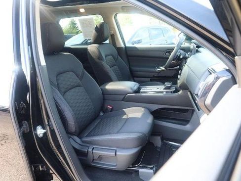 Certified 2025 Nissan Pathfinder SV w/ SV Premium Package FWD image 29